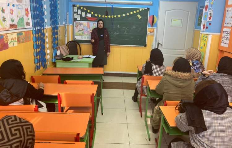 :برگزاری جلسات آموزگاران زبان و پایه با اولیا 12
