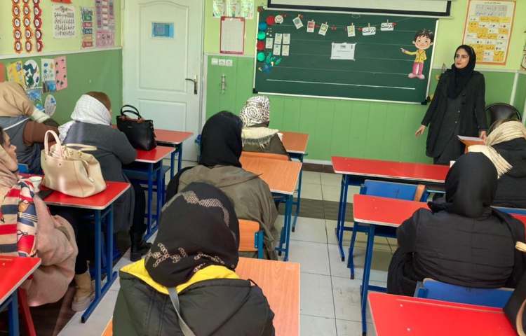:برگزاری جلسات آموزگاران زبان و پایه با اولیا 3