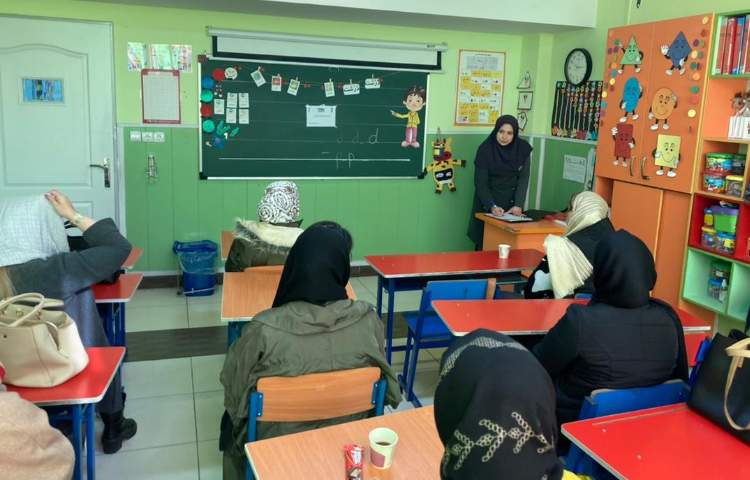 :برگزاری جلسات آموزگاران زبان و پایه با اولیا 4