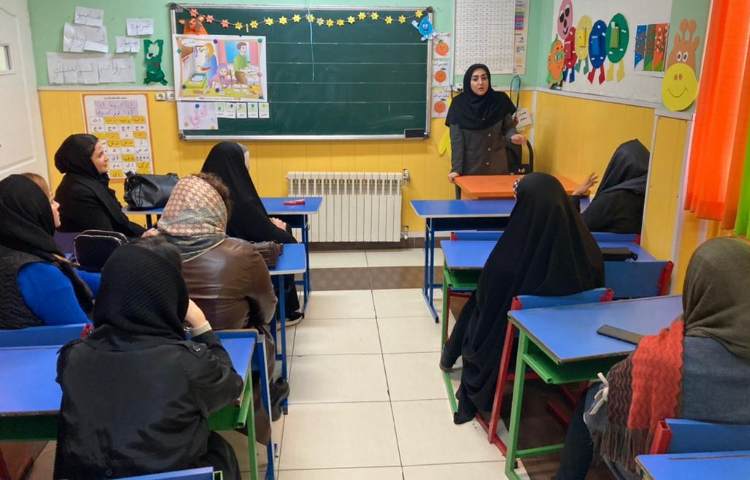 :برگزاری جلسات آموزگاران زبان و پایه با اولیا 6