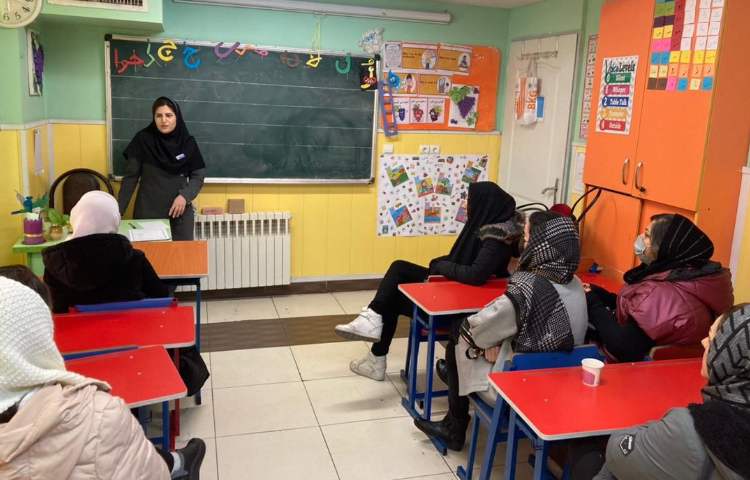 :برگزاری جلسات آموزگاران زبان و پایه با اولیا 7
