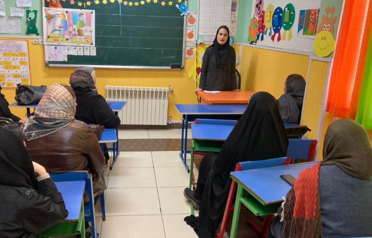 :برگزاری جلسات آموزگاران زبان و پایه با اولیا 8