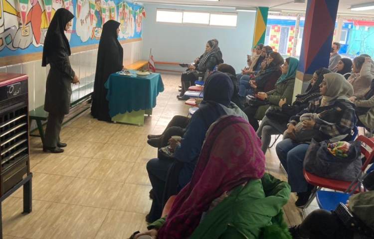 :برگزاری جلسات آموزگاران زبان و پایه با اولیا 9