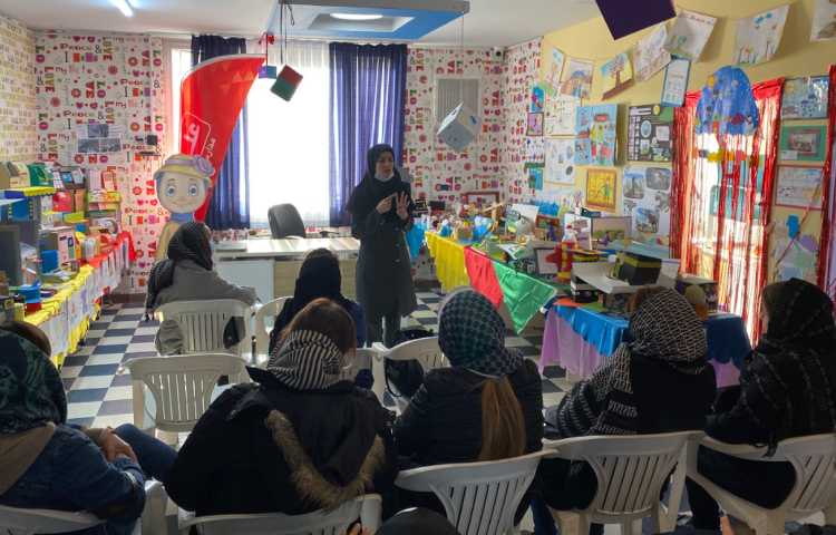 :برگزاری جلسات آموزگاران زبان و پایه پیش دبستان با اولیا 4