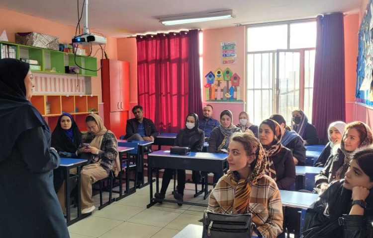 برگزاری جلسات آموزگاران و اولیا 1