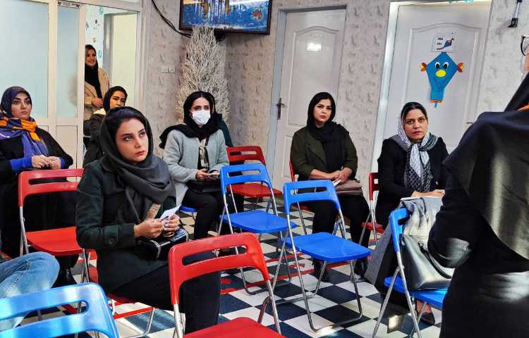 برگزاری جلسات آموزگاران و اولیا 1