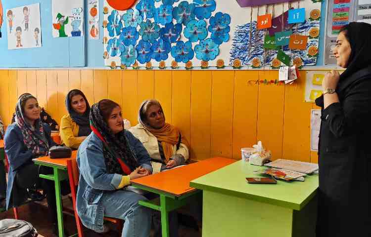 برگزاری جلسات آموزگاران و اولیا 10