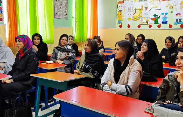 برگزاری جلسات آموزگاران و اولیا 6