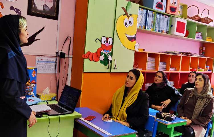 برگزاری جلسات آموزگاران و اولیا 8