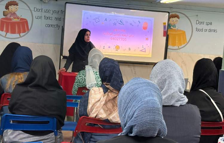 برگزاری جلسات ارائه روش آموزش پایه و زبان 10