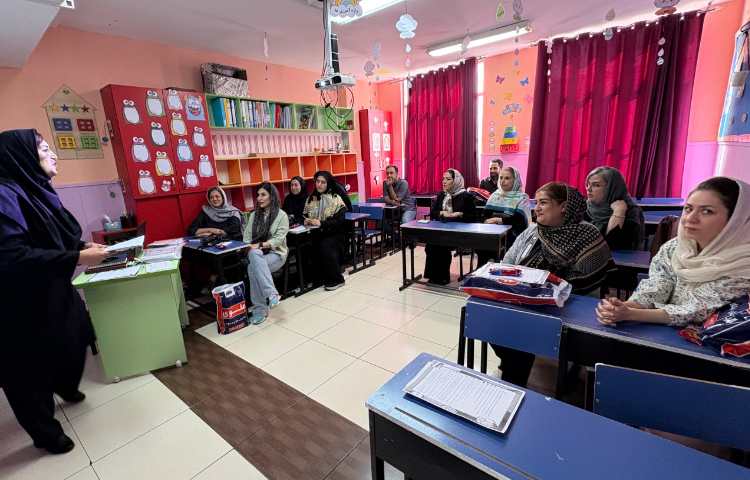 برگزاری جلسات ارائه روش آموزش پایه و زبان 12