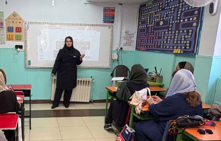 برگزاری جلسات ارائه روش آموزش پایه و زبان 14