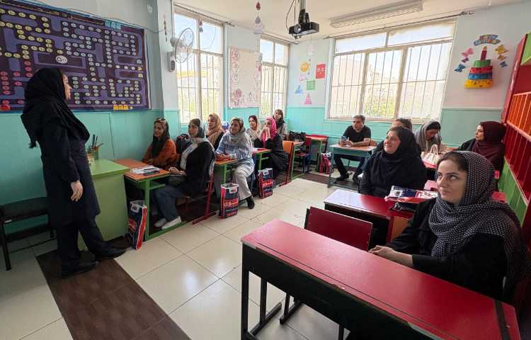 برگزاری جلسات ارائه روش آموزش پایه و زبان 4