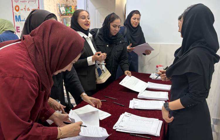 برگزاری جلسات ارائه روش آموزش پایه و زبان 6