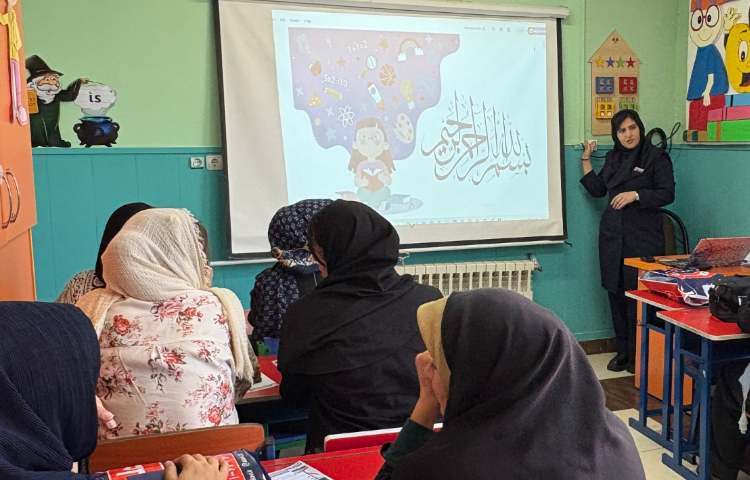 برگزاری جلسات ارائه روش آموزش پایه و زبان 9