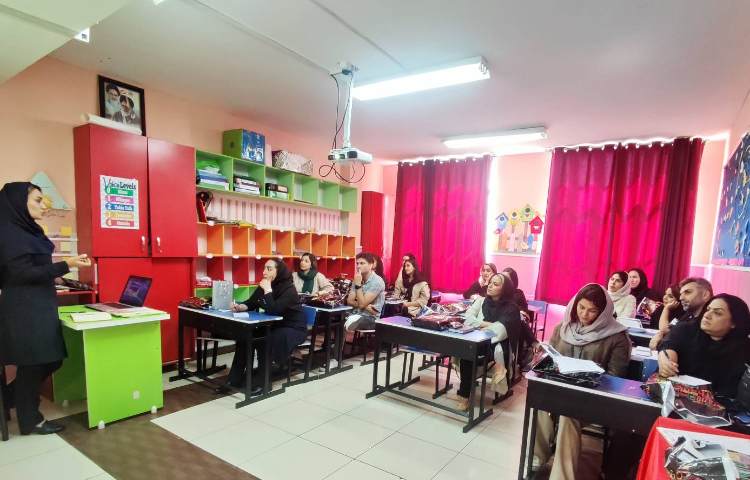 برگزاری جلسات دانش افزایی و ارائه روش پایه اول دبستان 13