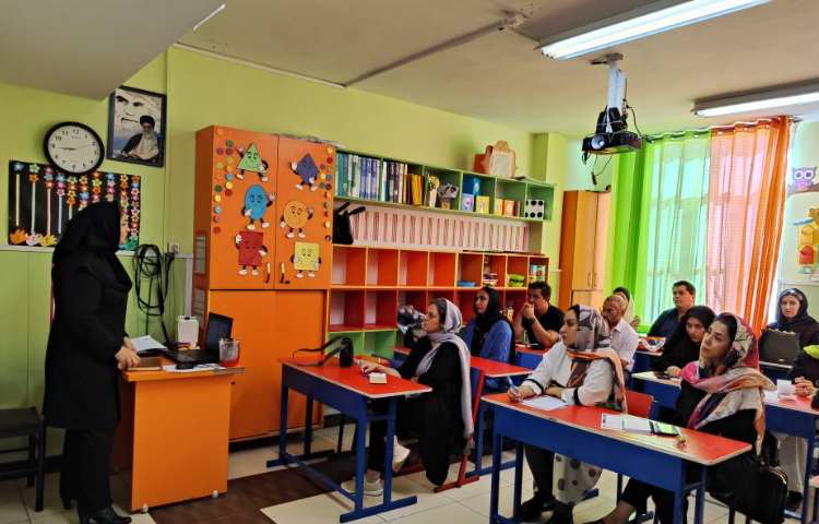 برگزاری جلسات دانش افزایی و ارائه روش پایه اول دبستان 15