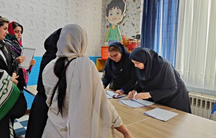 برگزاری جلسات دانش افزایی و ارائه روش پایه اول دبستان 3