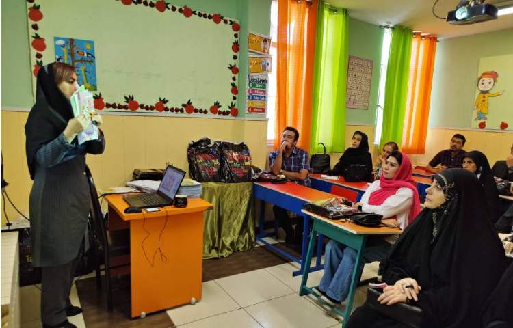 برگزاری جلسات دانش افزایی و ارائه روش پایه اول دبستان 9