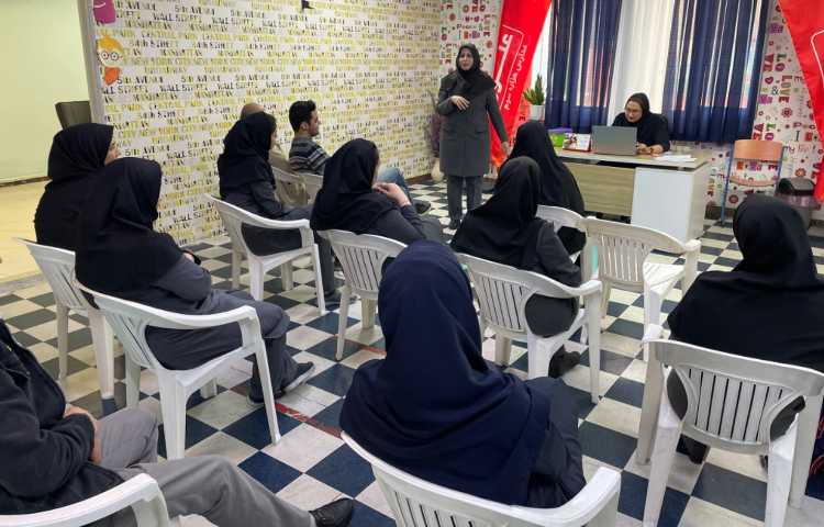 :برگزاری جلسات دانش افزایی کادر اجرایی با حضور مشاور دبستان سرکار خانم رنج بردار 1