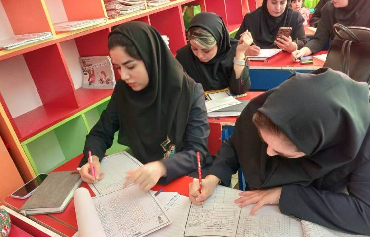 برگزاری جلسات شورای آموزگاران 1