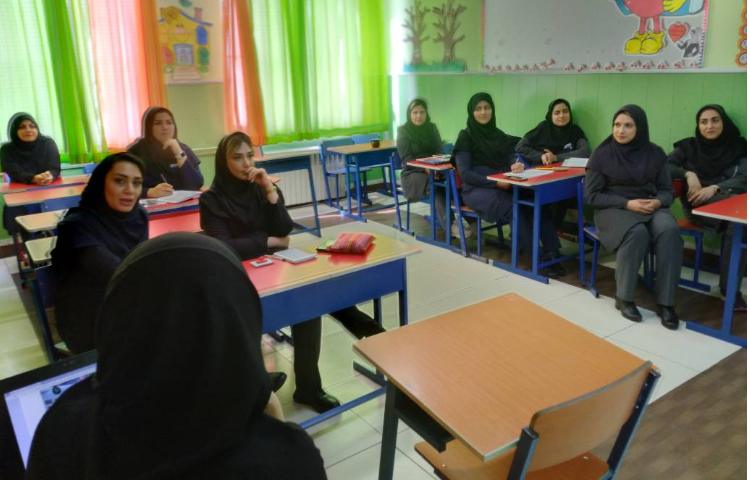 برگزاری جلسات هم اندیشی آموزگاران پایه 2