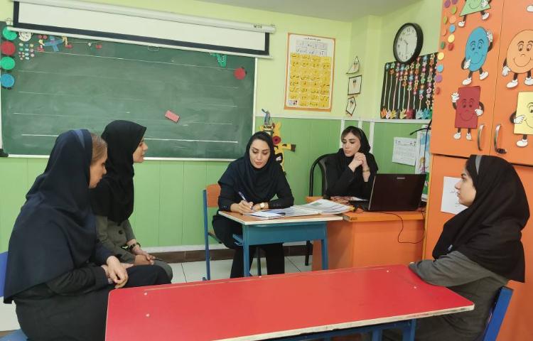 برگزاری جلسات هم اندیشی آموزگاران پایه 4