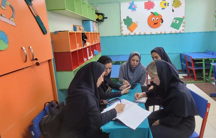 برگزاری جلسات هم‌پایه آموزگاران 2