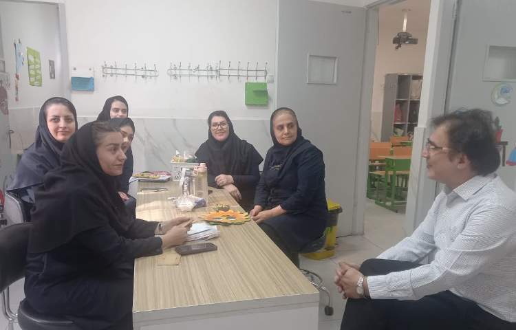 برگزاری جلسات هم پایه های آموزگاران با حضور مدیریت دبستان و معاون آموزشی.