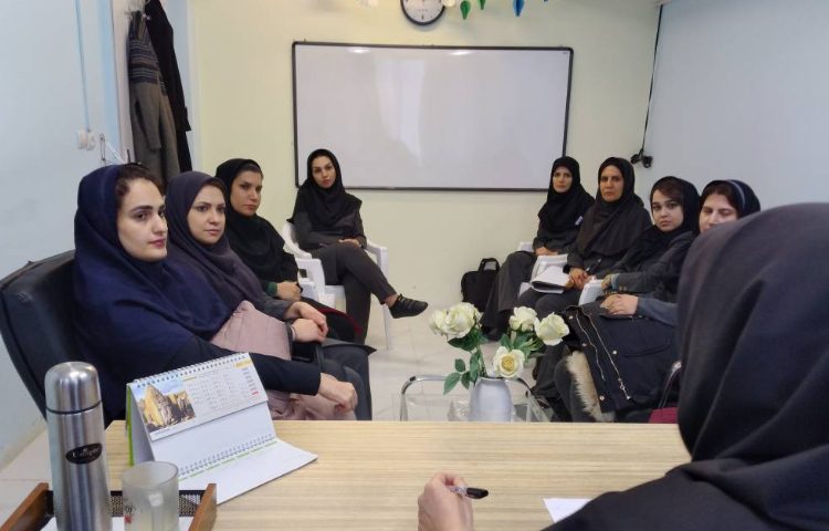 :برگزاری جلسات هم پایه و دانش افزایی آموزگاران 3