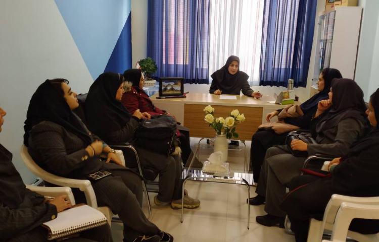 :برگزاری جلسات هم پایه و دانش افزایی آموزگاران