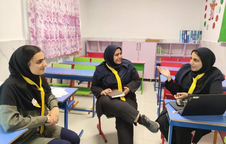 برگزاری جلسات گروهی معلمین زبان 1