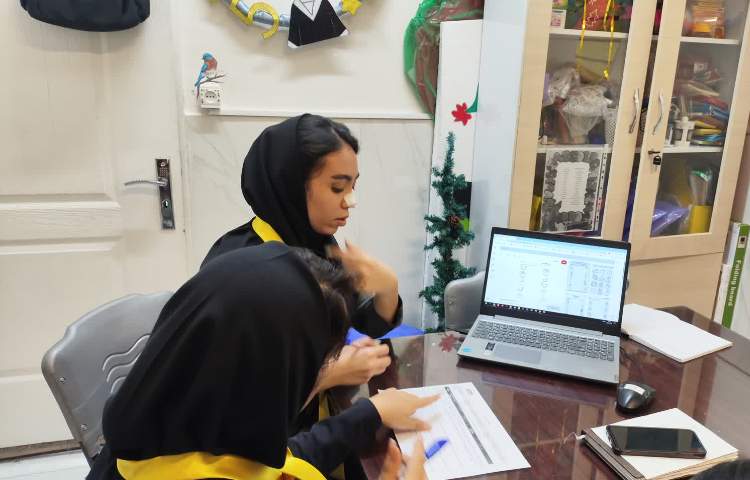 برگزاری جلسات گروهی معلمین زبان 3