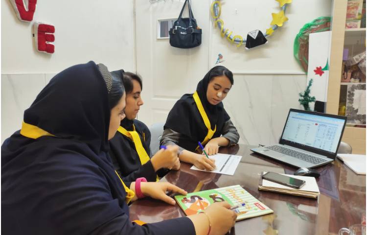 برگزاری جلسات گروهی معلمین زبان