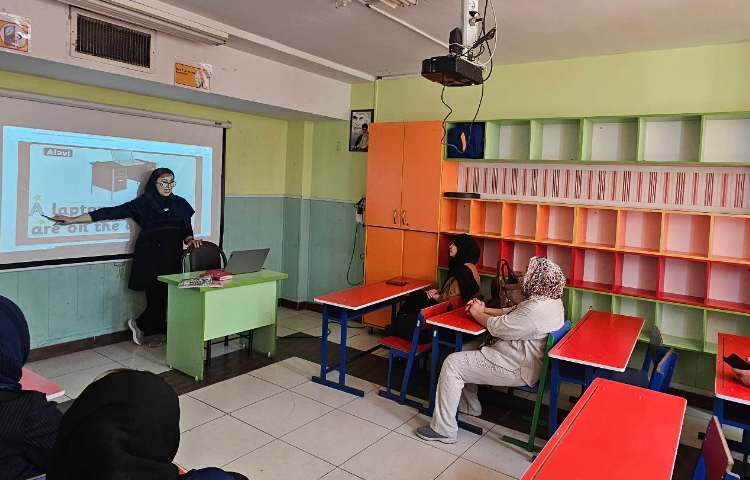 برگزاری جلسه ارائه روش تدریس ALV Phonics به اولیای دانش آموزان جدیدالورود پایه دوم و سوم 4