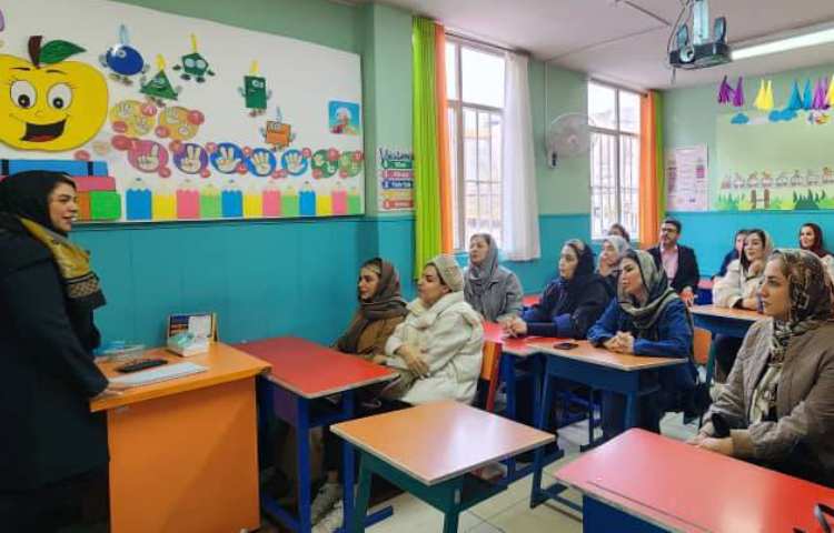 برگزاری جلسه اولیا و آموزگاران 4