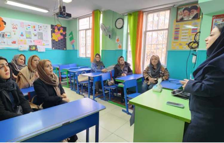 برگزاری جلسه اولیا و آموزگاران 7