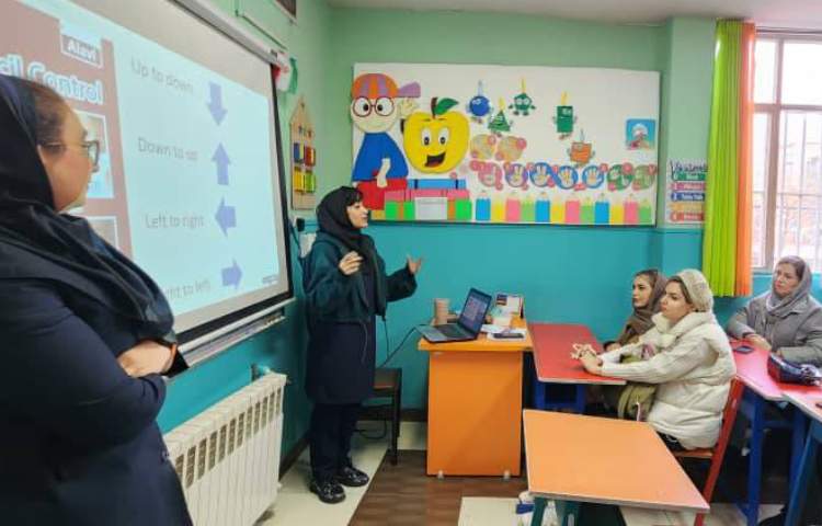 برگزاری جلسه اولیا و آموزگاران 9