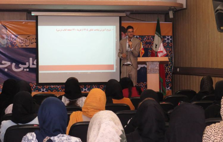 برگزاری جلسه با اولیای دانش آموزان پایه دهم