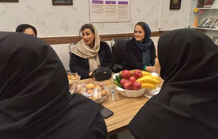 برگزاری جلسه با حضور اعضای انجمن 2