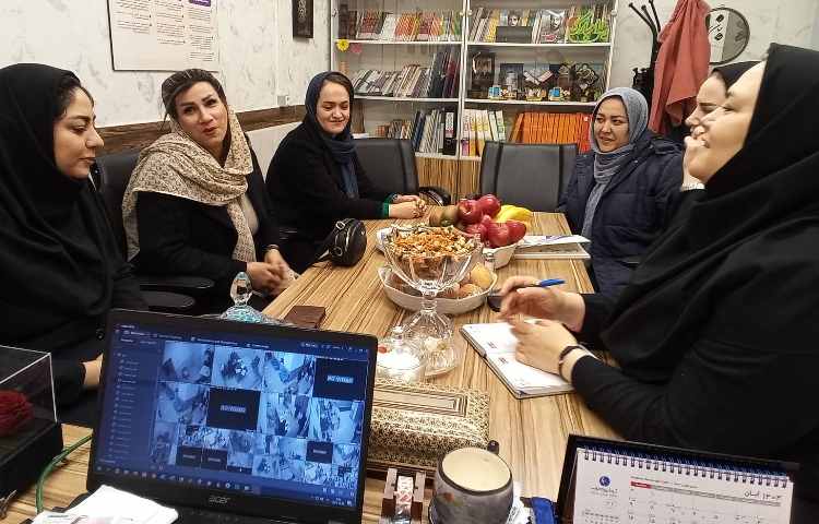 برگزاری جلسه با حضور اعضای انجمن 3