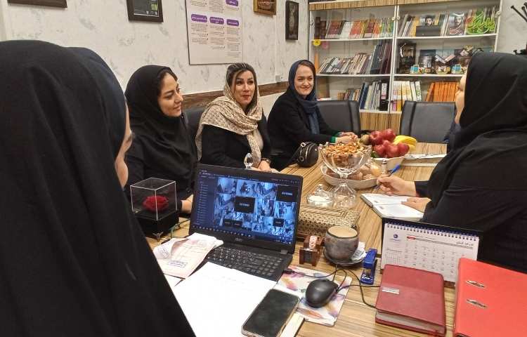 برگزاری جلسه با حضور اعضای انجمن 4