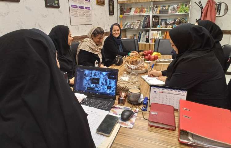 برگزاری جلسه با حضور اعضای انجمن 5