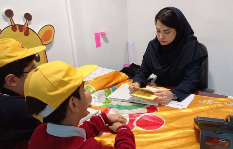 برگزاری جلسه با کاپیتان و نایب کاپیتان گروه زرد آقای محمد علی سبک روح و آقای امیر رضا کریمی 1