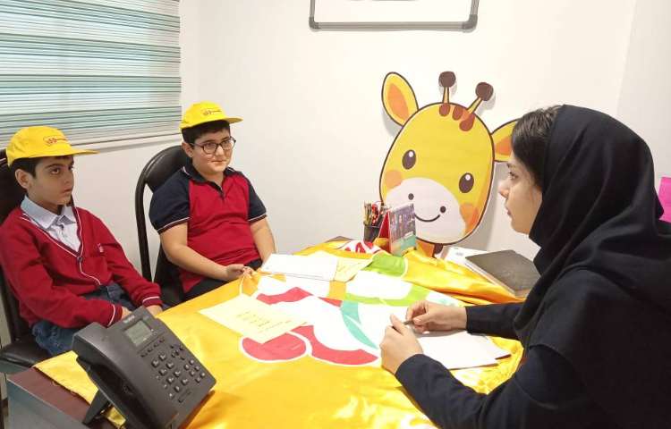 برگزاری جلسه با کاپیتان و نایب کاپیتان گروه زرد آقای محمد علی سبک روح و آقای امیر رضا کریمی 3