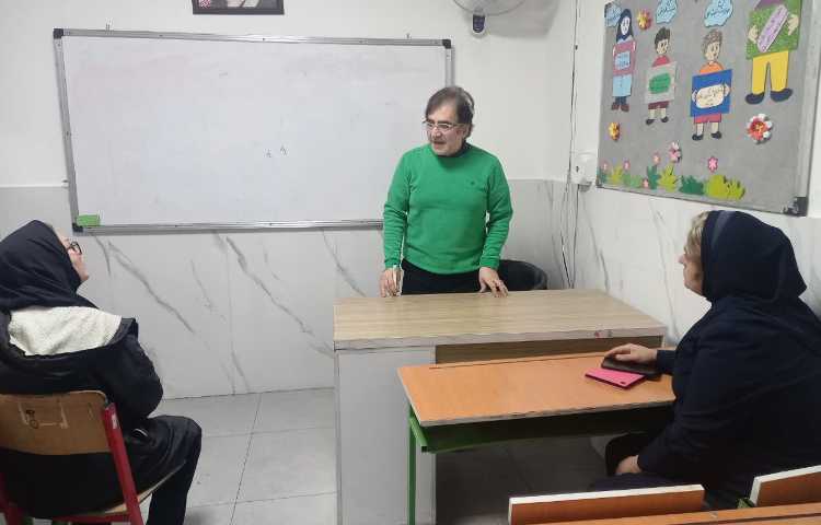 برگزاری جلسه توسط مدیریت دبستان با دبیران 2