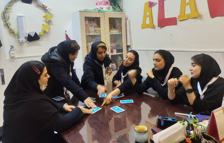 برگزاری جلسه هفتگی دپارتمان زبان و اتاق فکر 1