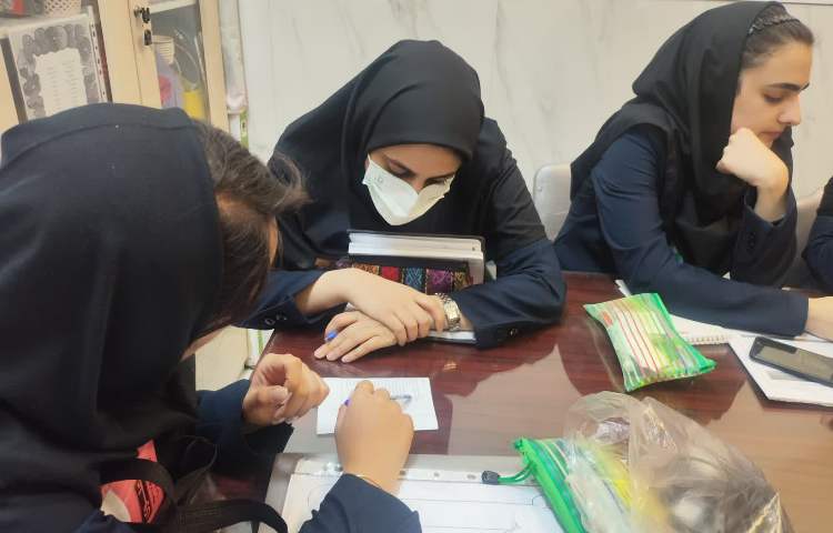 برگزاری جلسه هفتگی دپارتمان زبان و اتاق فکر 2