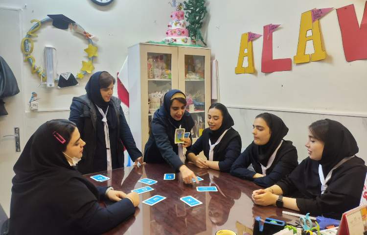 برگزاری جلسه هفتگی دپارتمان زبان و اتاق فکر 2