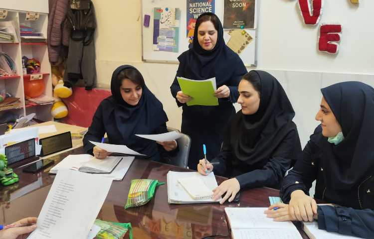 برگزاری جلسه هفتگی دپارتمان زبان و اتاق فکر 2